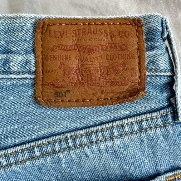 Levi’s 501 Cropped Jeans Women’s - Picture 4 of 7